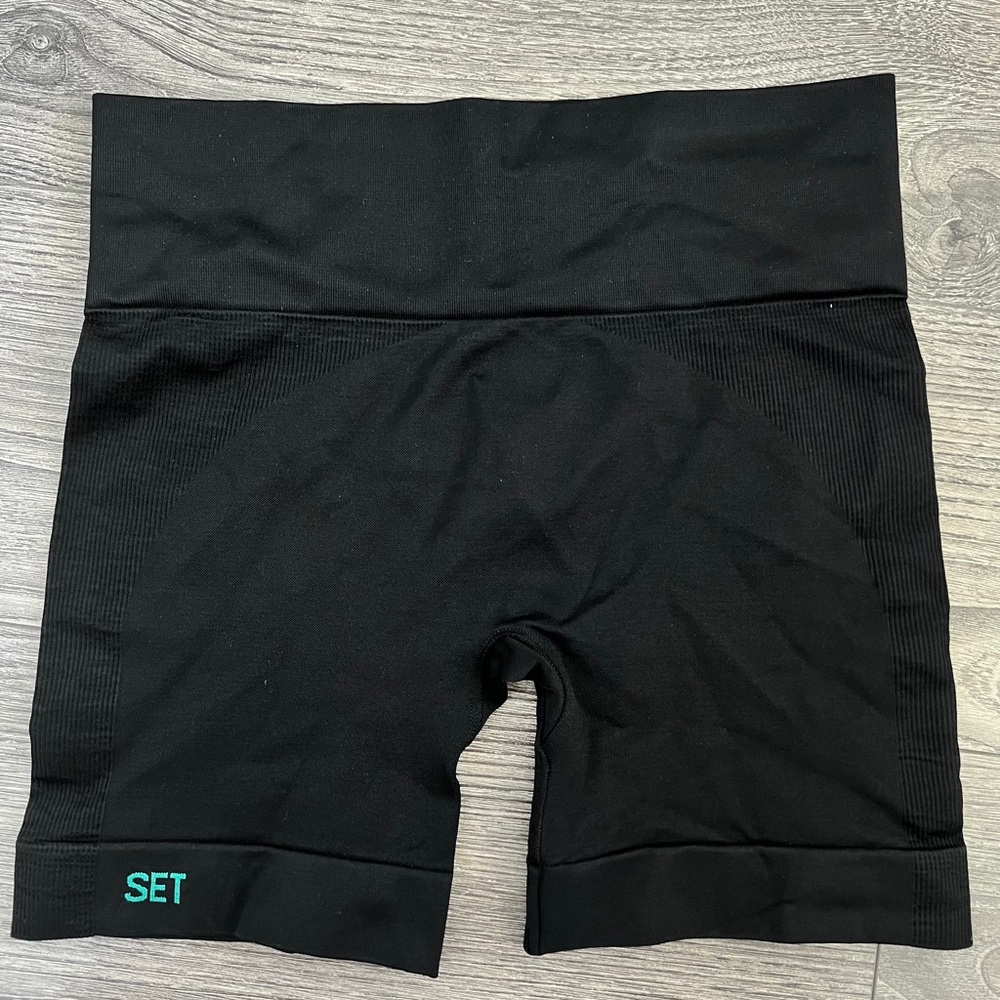 Never worn set active sculpt flex biker shorts